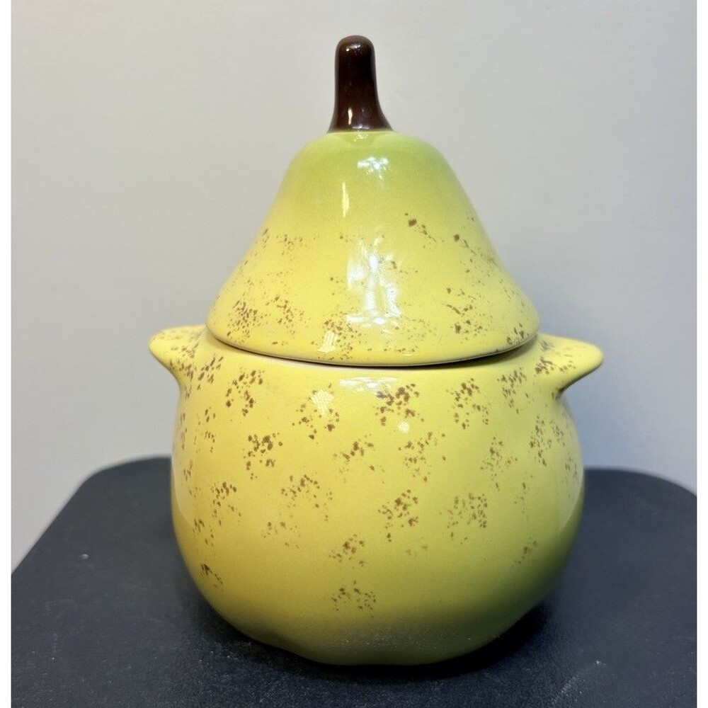 LE CREUSET Petite Pear cocotte Stoneware Ramekin Yellow
